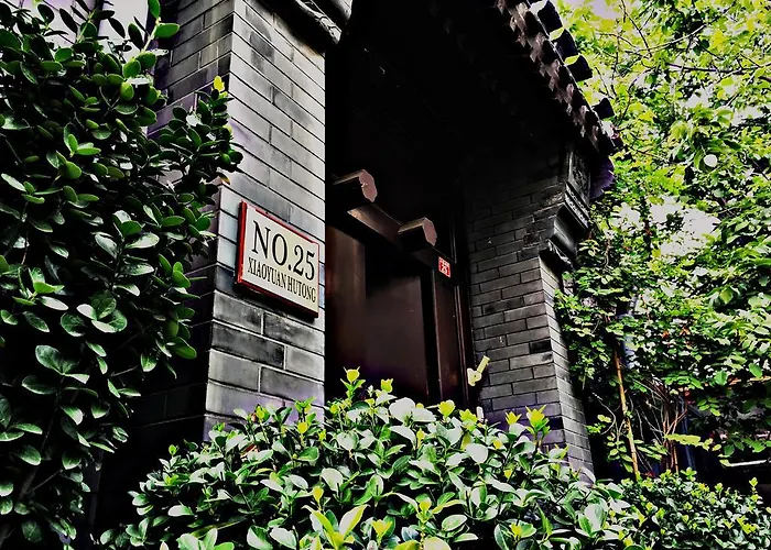 Kelly'S Courtyard Hotel