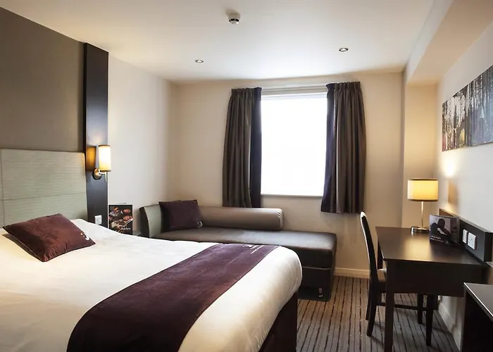 Premier Inn Oldham - Broadway
