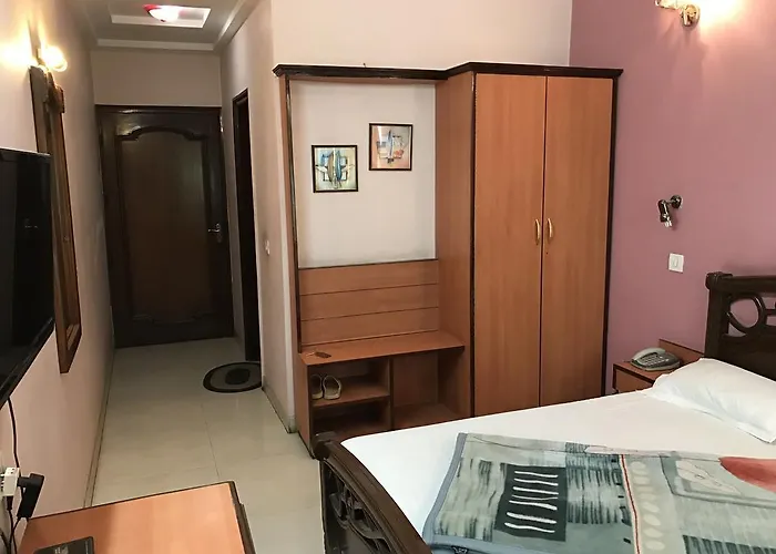 Hotel D R International