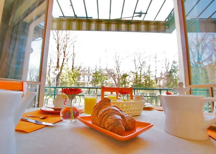 Hotel Des Poetes Avec Parking Sur Reservation