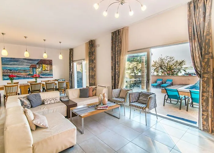 Magnificent Villa In Supetar With Swimming Pool