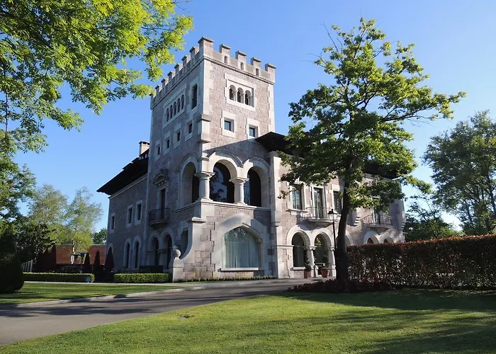 Castillo Del Bosque La Zoreda
