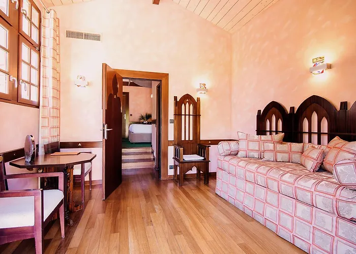 Hotel Au Logis Des Remparts
