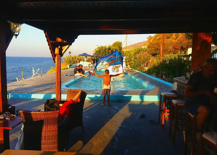 Haritos Hotel - Geothermal Hot Swimming Pool