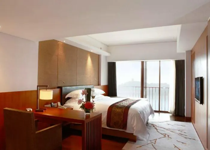 Baiyun Lakeside Hotel