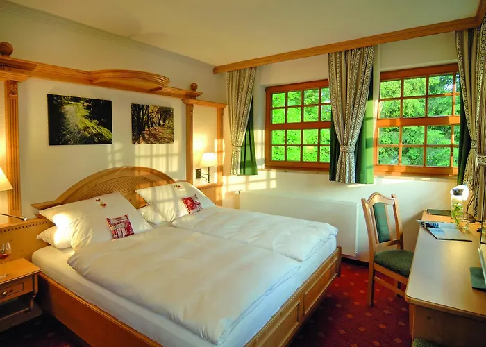 Hotel Alpenhof - Ruhige Wohlfuehloase Zwischen Muenchen, Dem Fuenf-Seenland Und Den Bergen, In S-Bahnnaehe