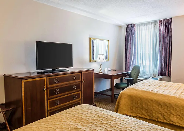 Plaza Inn & Suites