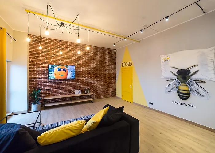 Hotel Bee Station