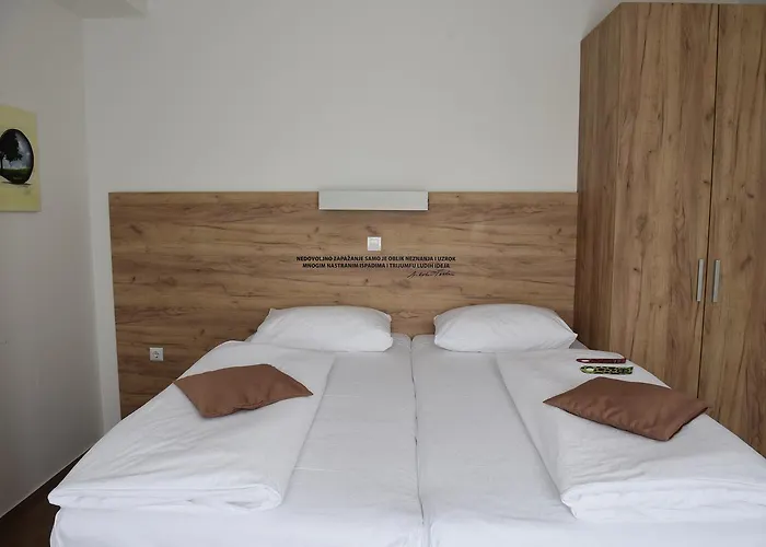 Hotel Argument