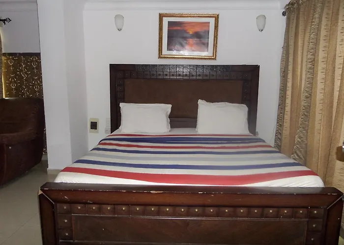 Theodawn Hotels @ Suite 29