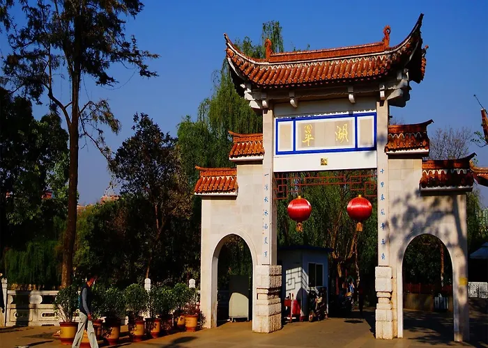 Bai Nian Sheng Shi Hotel