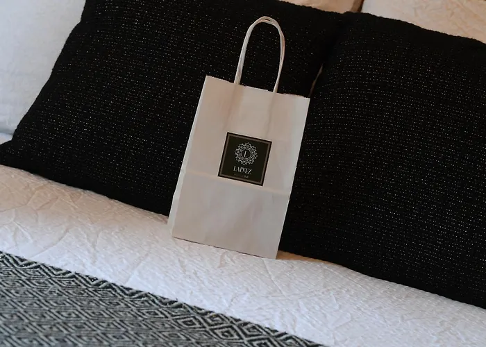 Lainez Rooms & Suites