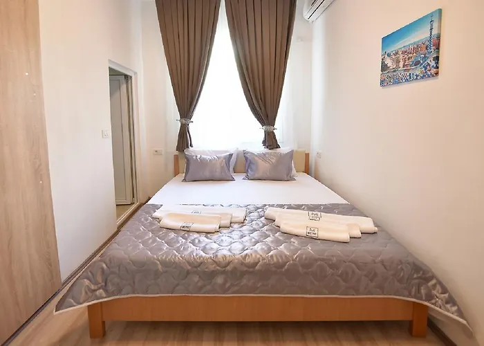 Villa Nina Hotel & Lounge Bar