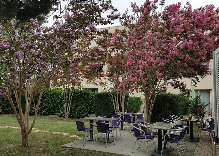 Logis Hotel & Restaurant Le Fleurance