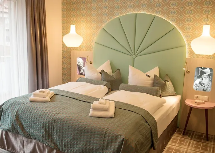 Bernstein Hotel 50`s Seaside Motel
