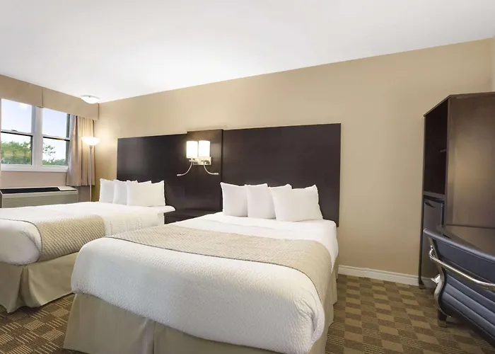 Days Inn & Suites By Wyndham North Bay Downtown