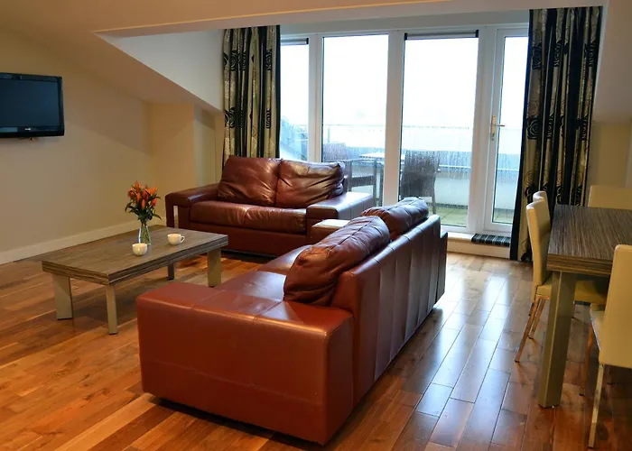 Carrick Plaza Suites And Apartments