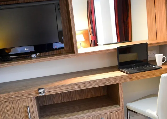 Carrick Plaza Suites And Apartments