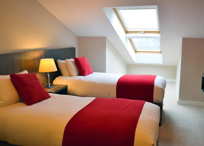 Carrick Plaza Suites And Apartments