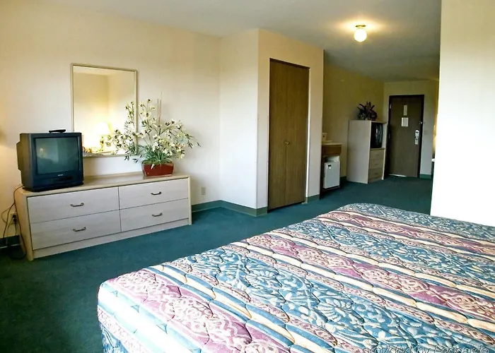 Boarders Inn & Suites By Cobblestone Hotels - Supe