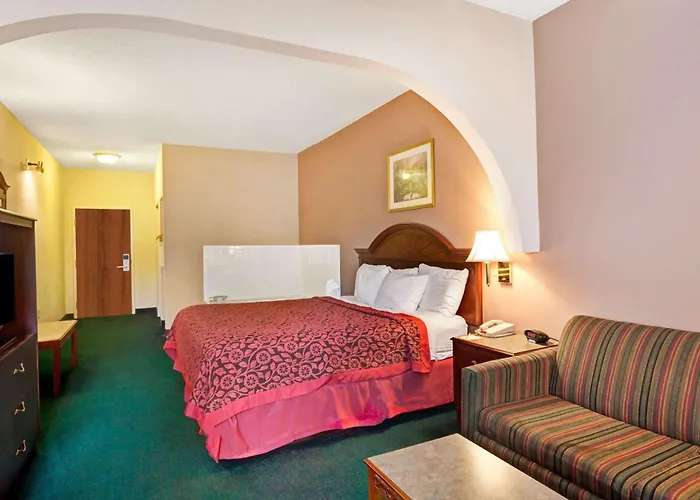 Days Inn & Suites By Wyndham Louisville Sw
