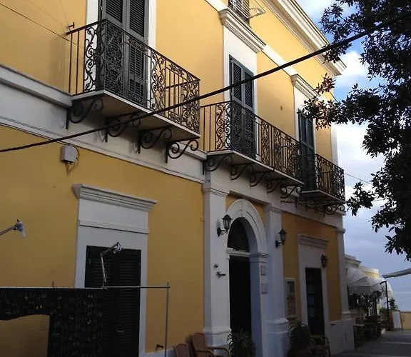 Hotel Mezzatorre Ventotene