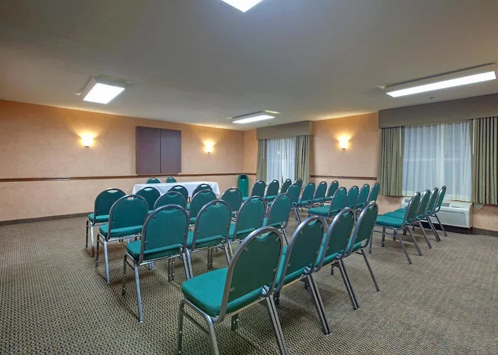 Country Inn & Suites By Radisson, Waterloo, Ia