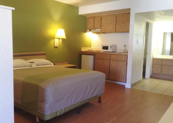Motel 6 Hemet