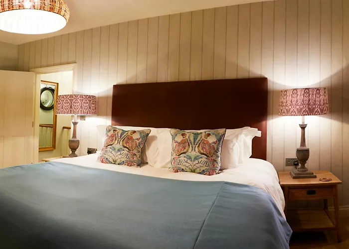 The Plough Inn & Cottages