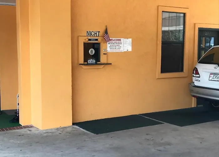 Greenlawn Motel