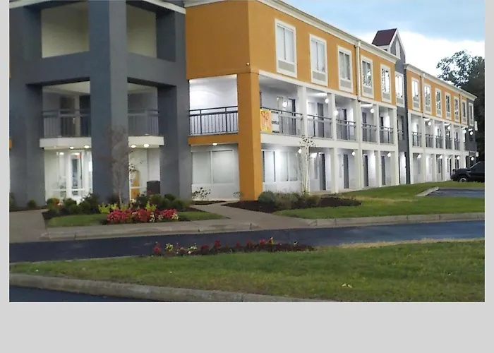 Clarion Pointe Indianapolis Northeast