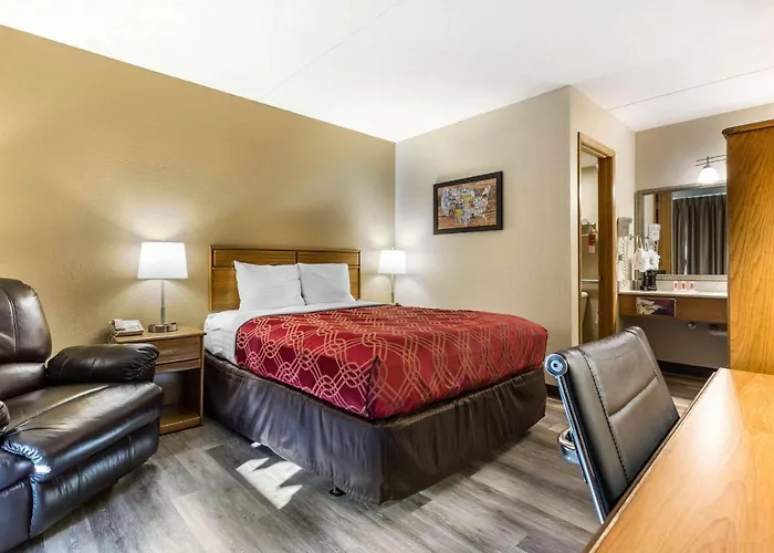 Econo Lodge Inn & Suites Branson Shepherd Of The Hills Expy