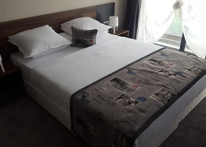Family Hotel Novel City