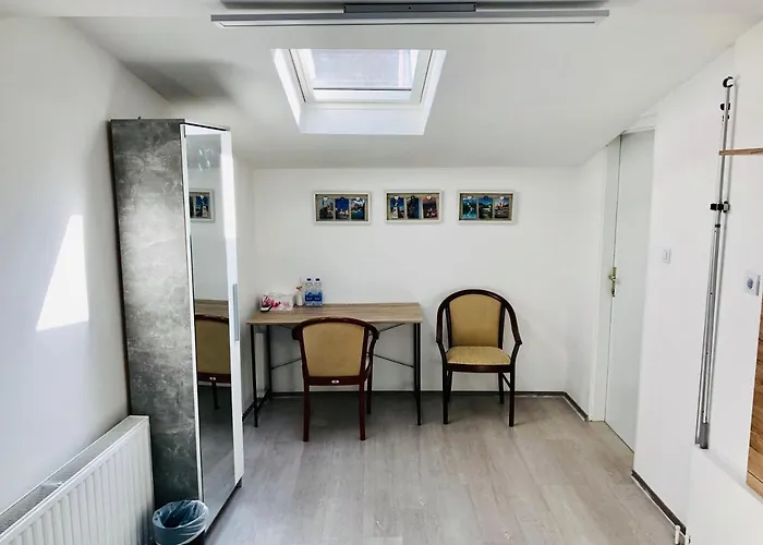 Lina Rooms Hostel