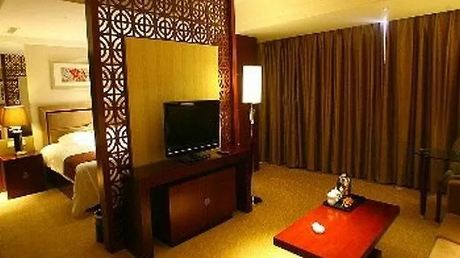 Jun He International Hotel