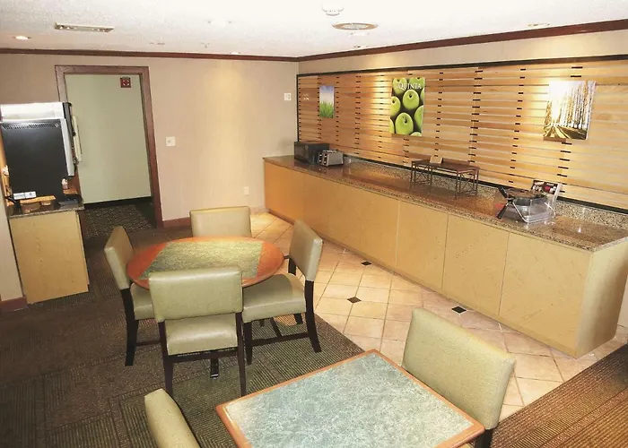 La Quinta Inn By Wyndham Milwaukee West Brookfield