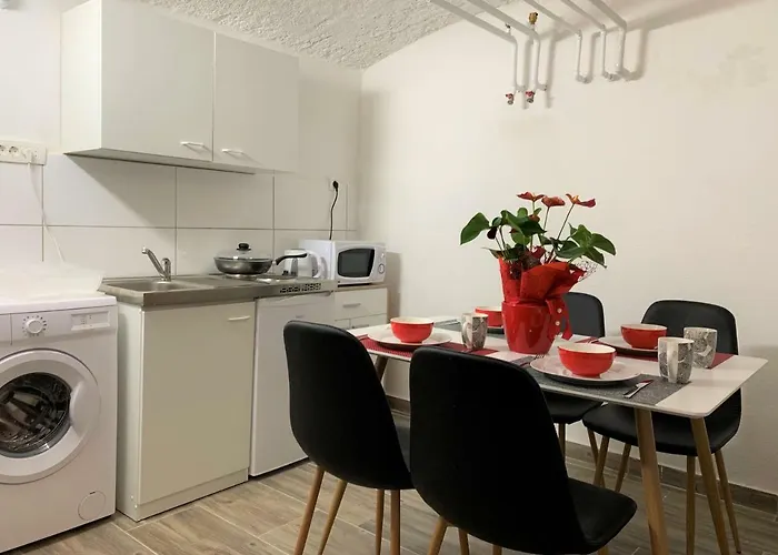 Lina Rooms Hostel