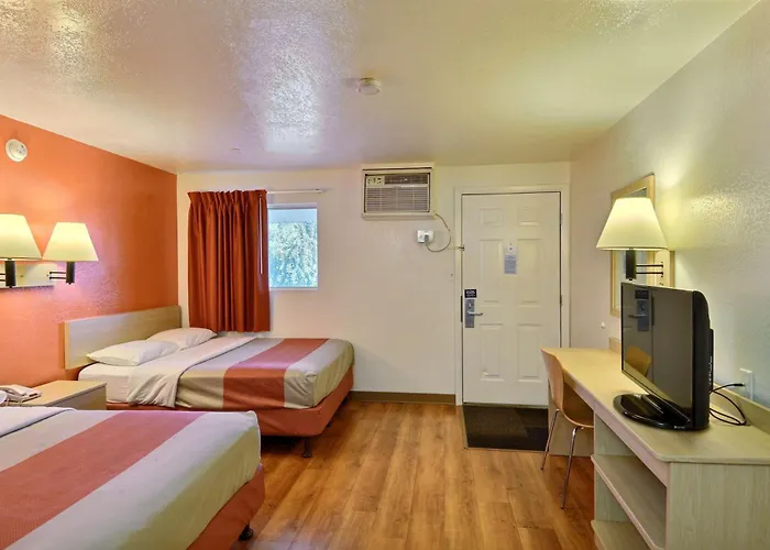 Travelodge By Wyndham Brattleboro Vt