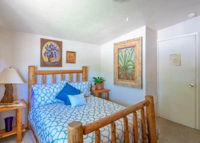 Bright & Sunny Home Near Zion