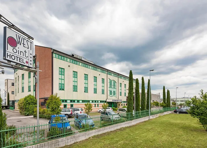 West Point Airport Hotel