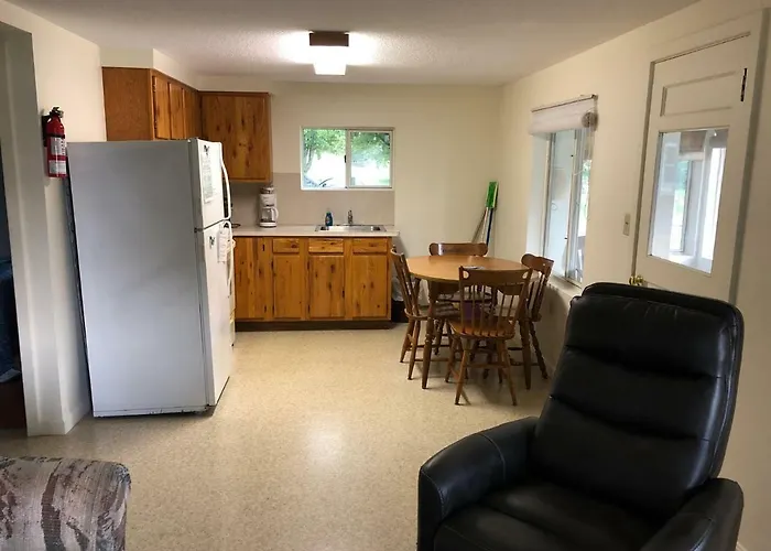 West Winds Motel & Cottages