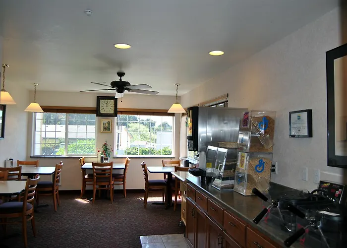 Paradise Inn & Suites At Lincoln City