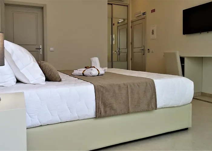 Bowen, Luxury Suites