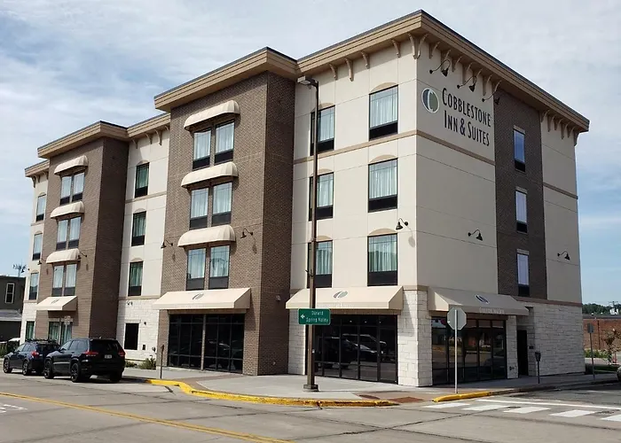 Cobblestone Inn & Suites - Menomonie/Uw-Stout