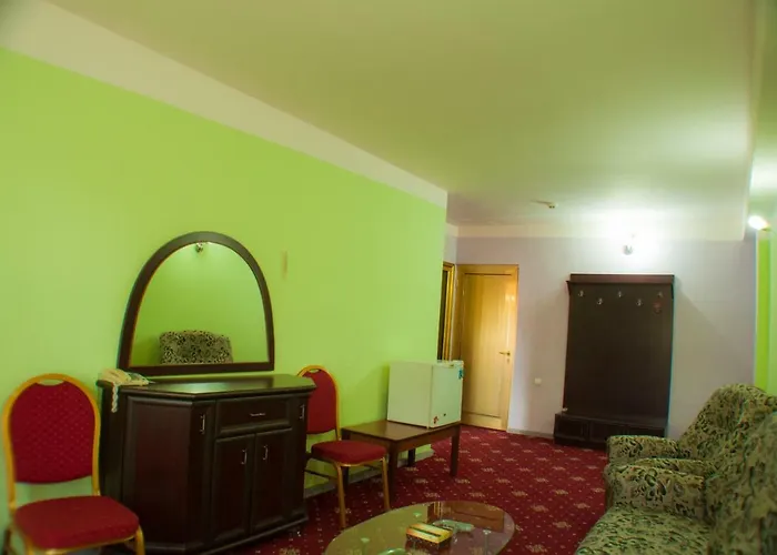 Vosku Ashxarh Hotel