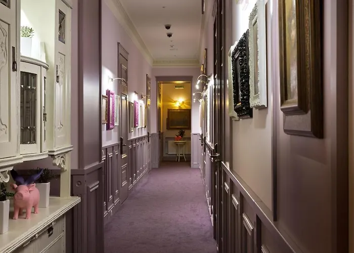 Hotel 19