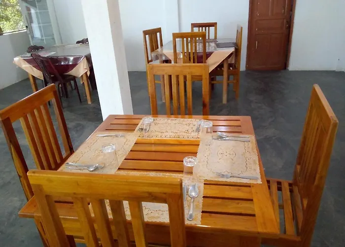 Hotel Gayan'S
