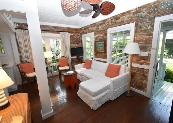 Simonton Court Historic Inn & Cottages