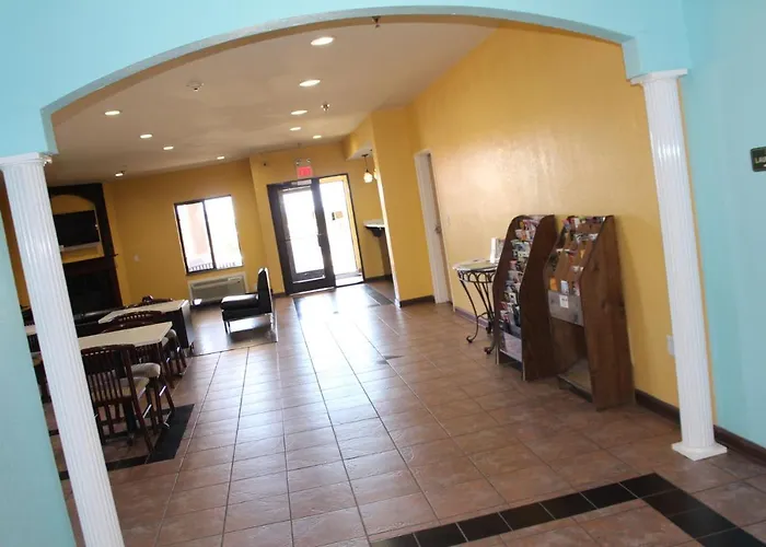 Home Gate Inn & Suites