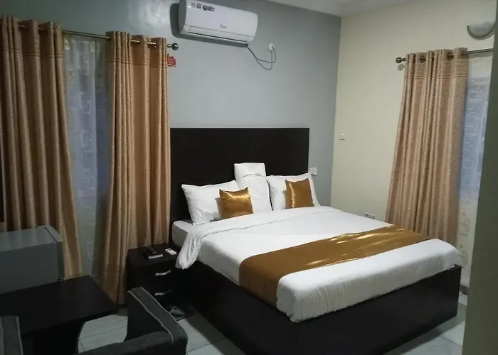 Blooms Spot Hotel And Apartment